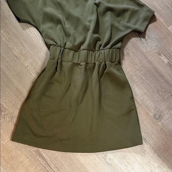Chic Olive Green Dress with Elastic Waist and Pockets - Picture 3 of 10